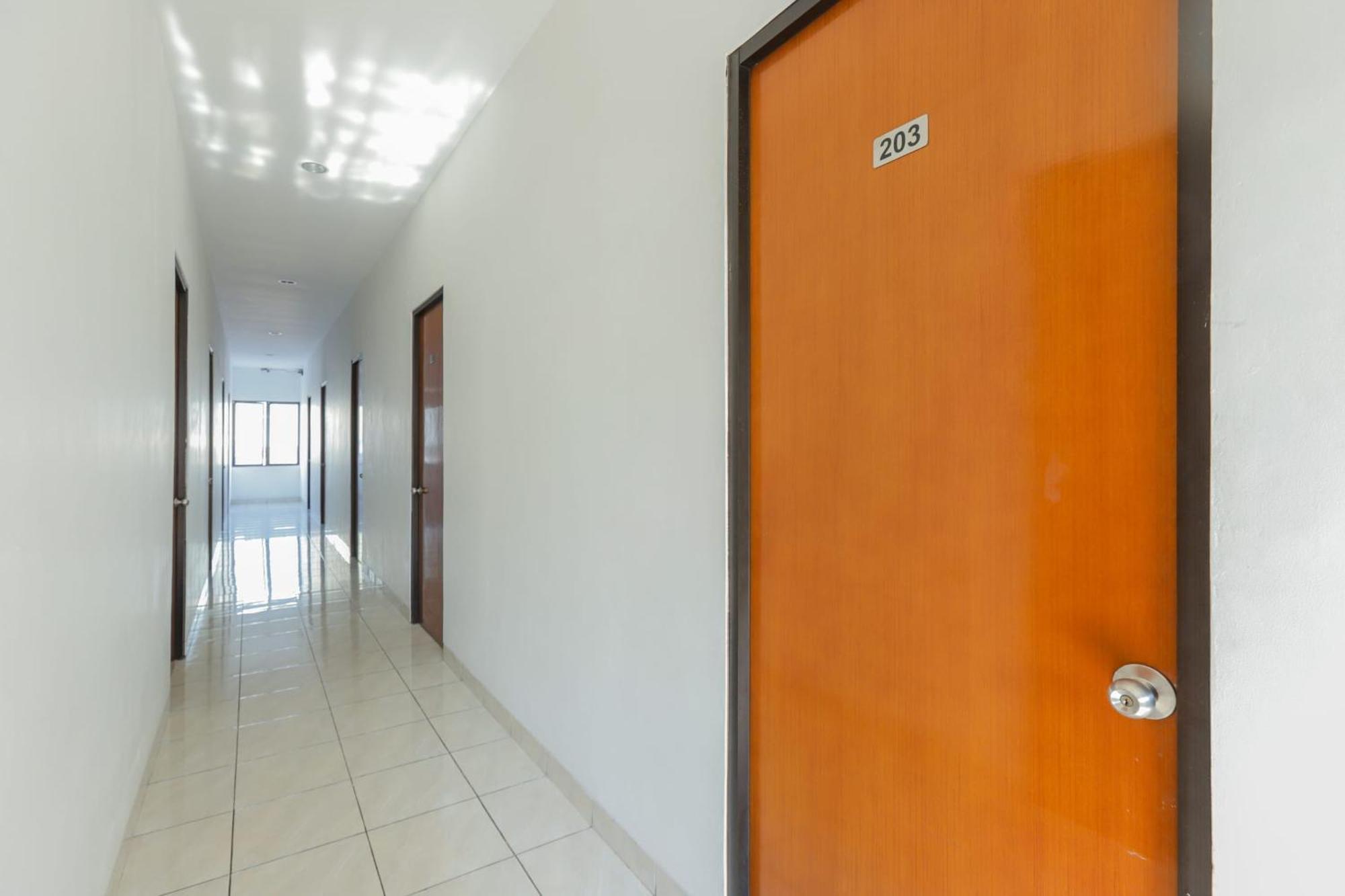 Super Oyo 866 Idola Residence Джакарта Екстер'єр фото